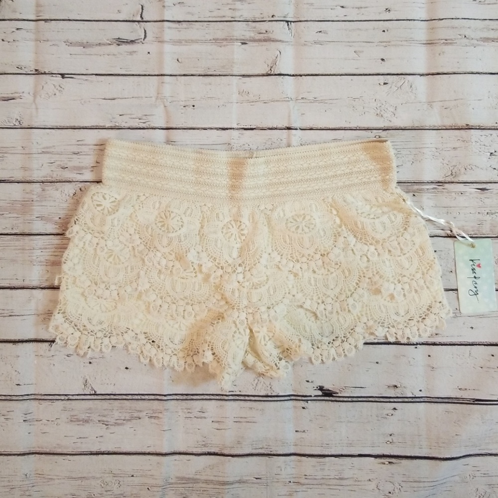 Kiss & Cry | NWT Lace Shorts Size Large